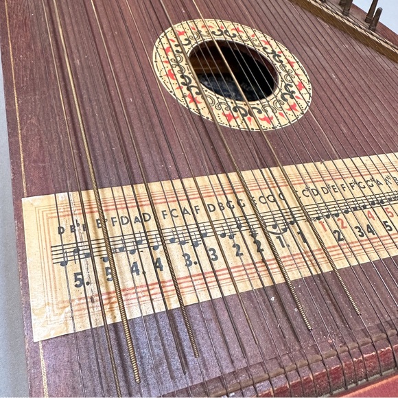 Vintage Bell Harp musical instrument, numbered 5913. - Picture 3 of 11